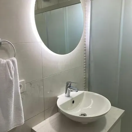Otel Oeluedeniz,hisaroenue Mevkisi Havuzlu Muestakil *